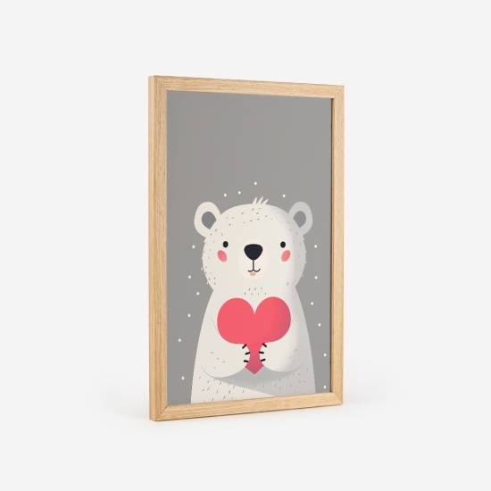 Poster de um urso polar branco a segurar um coração vermelho, perfeito para decoração carinhosa de quartos de bebé. 3